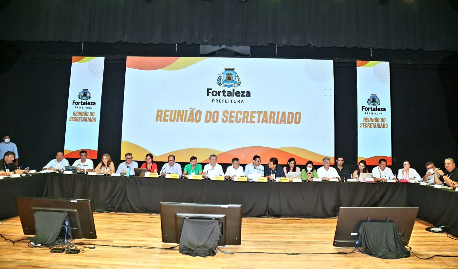 mesa da reunião de secretariado